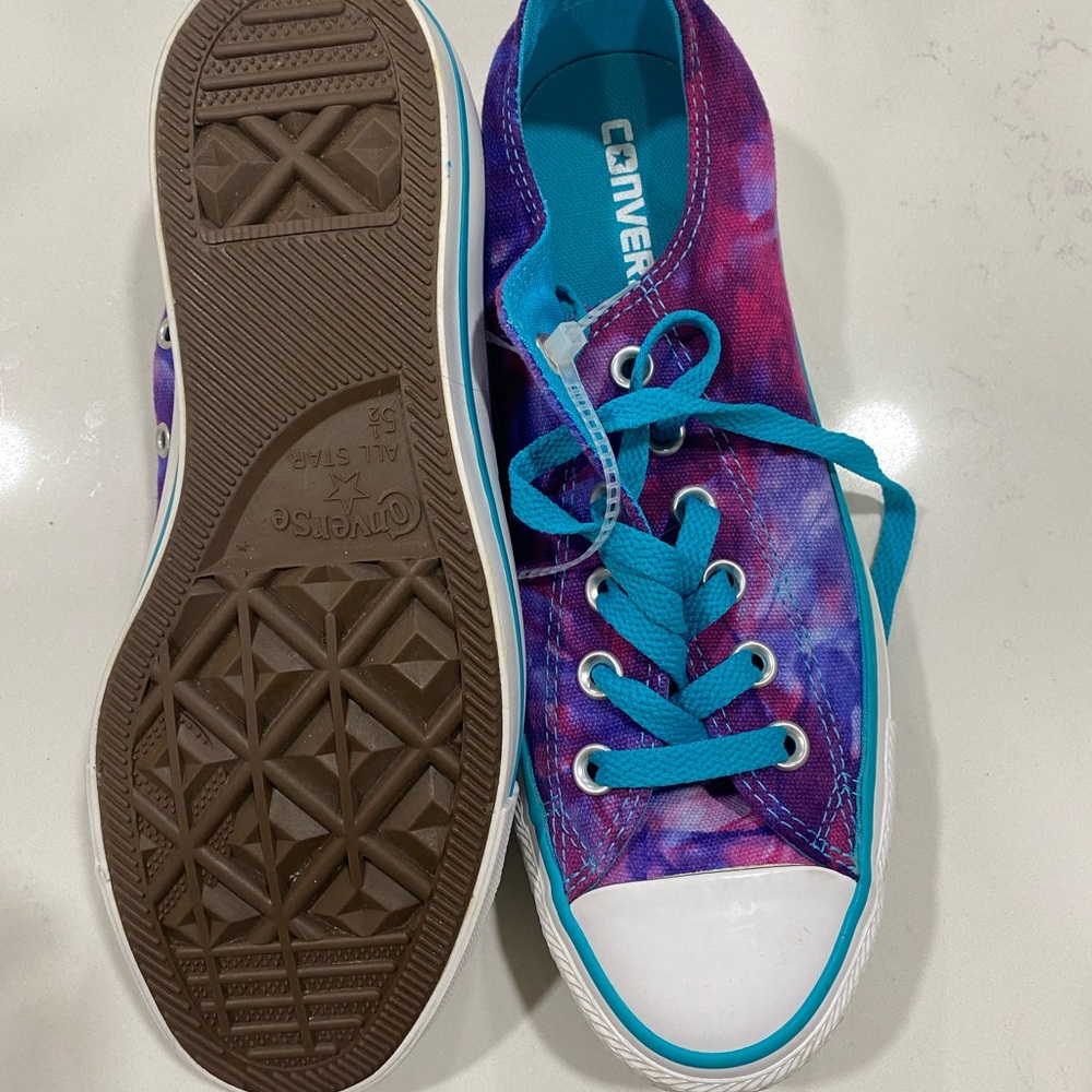 BNWOT Converse Chucks